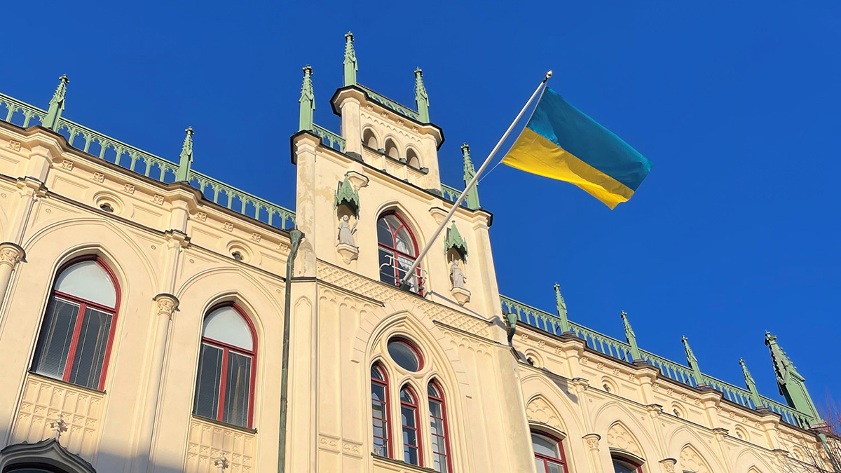 Ukrainas flagga på Rådhuset i Örebro